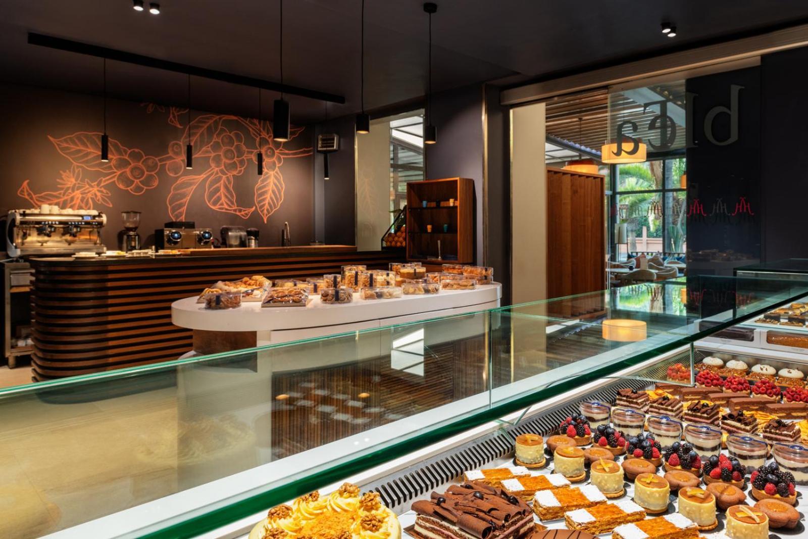 Hivernage Hotel & Spa Marrakesh Eksteriør bilde The interior of a Starbucks Reserve store in Milan, Italy