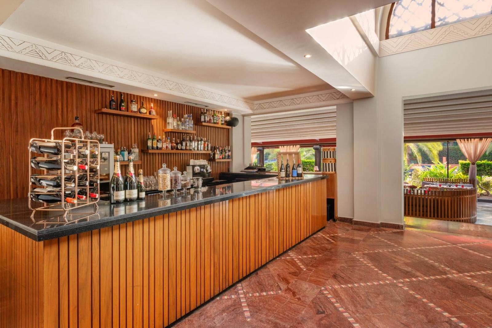 Hivernage Hotel & Spa Marrakesh Eksteriør bilde The bar at the lobby