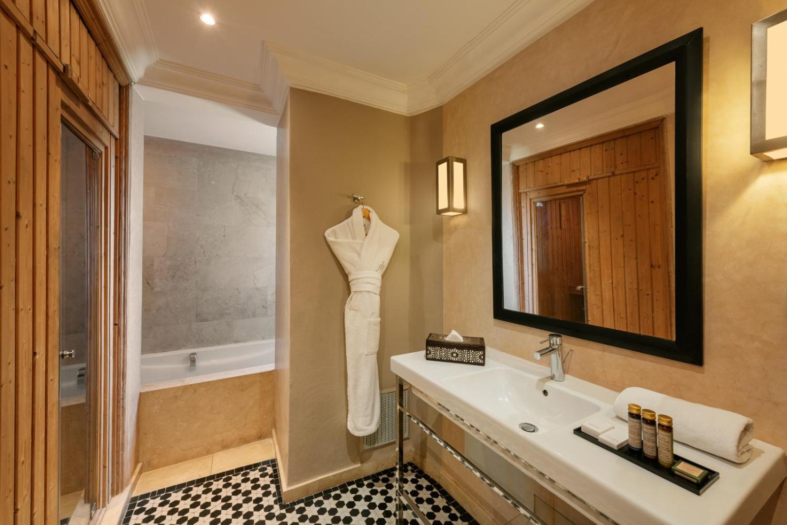 Hivernage Hotel & Spa Marrakesh Eksteriør bilde A bathroom at the hotel